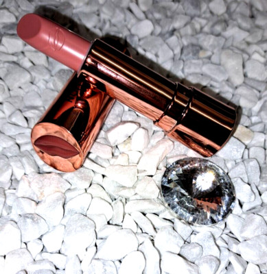 MAKEUP Revolution Satin Kiss Lipstick Icon 3,5 g reichhaltig cremiges nude  Neu