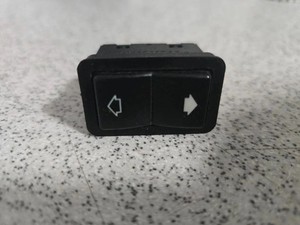 BMW 5 Touring E39 Schalter für Fensterheber hinten links 8368974 3.00 33758034