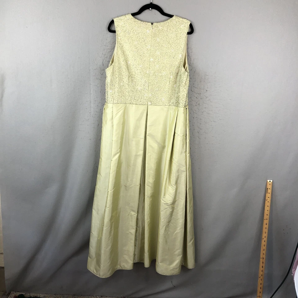 Vestido Victoria Feminino 18 Verde Pálido 100% Seda Pesado Frisado Vestido de Noiva Evento - Imagem 2 de 4