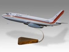 Boeing 737-200 Air Inuit Desk Wood Airplane New Model Small Scale 1/100