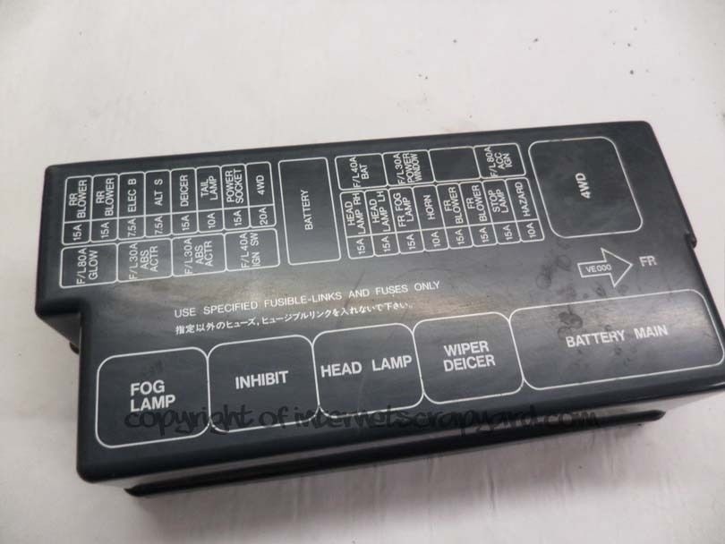 Nissan Elgrand E50 9702 3.2 QD32 4x4 fuse relay box lid cover top cap