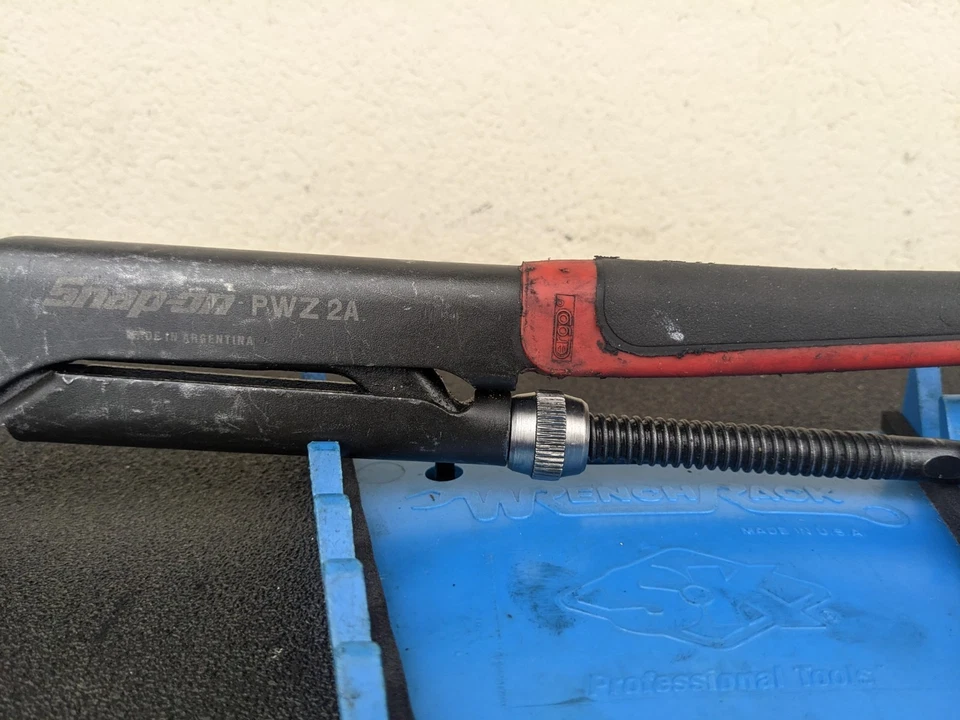 #bl087 Snap On Tools PWZ2A 17" Red Black Soft Grip Handle Pliers Wrench - Image 3 of 4