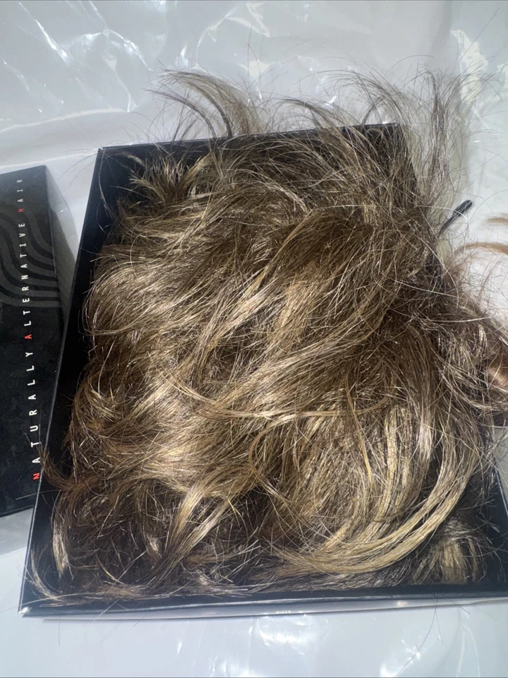 Peluca Serie Diseñador Amore Colección Noriko Cabello Sintético Rubio Miel Resaltador Foto 2 de 4