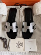 HERMES NEW 🎁GIFTABLE ORAN 38.5 Gris Argenté SILVER goatskin metallic SANDALS