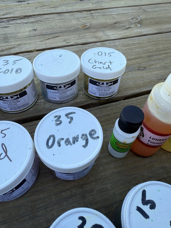 Lote de señuelos y colorantes para hacer cebo de plástico suave MF brillo ver foto Foto 3 de 4