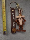 WILE E. COYOTE "LOONEY TUNES" - KEYCHAIN / BACKPACK CLIP -NEXT DAY SHIPPING