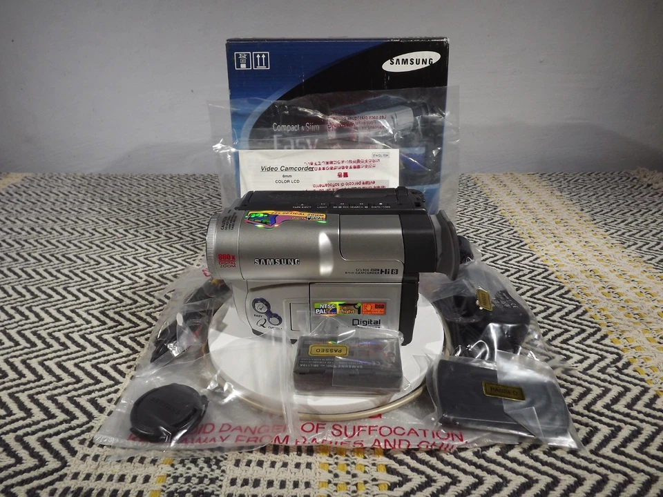 Open-Box Pristine New Samsung SCL906 Hi 8 NTSC Hi8 Compact & Slim CamCorder - Image 2 of 4