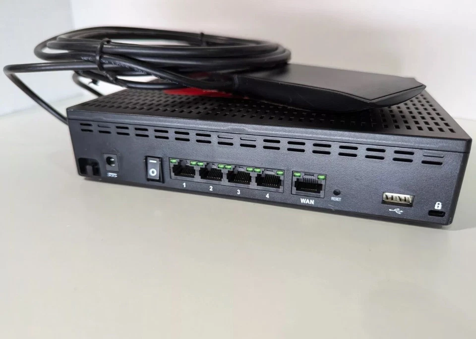 CradlePoint AER1650LP4 5 Ports 4G LTE Ethernet Modem w/ Antenna-NO POWER ADAPTE - Image 2 of 2