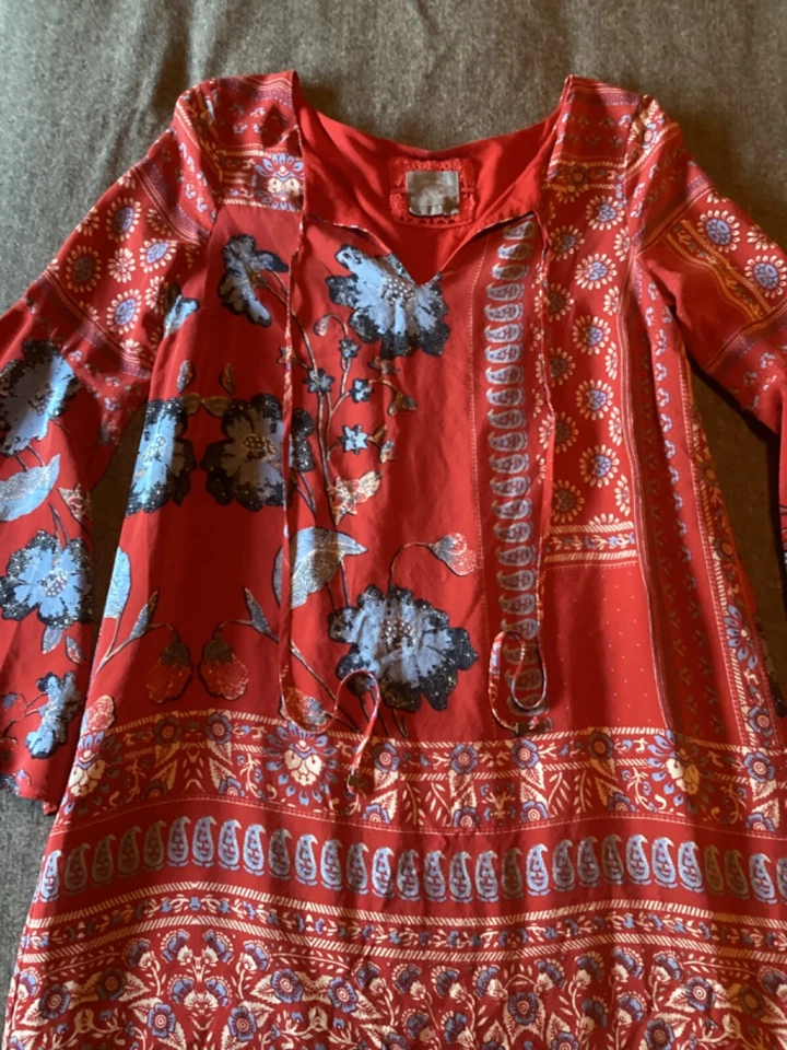 Vestido Vanessa Virginia Anthro Isabelle Rojo Seda Boho Estampado Mixto Mangas Campana 2 Foto 3 de 4