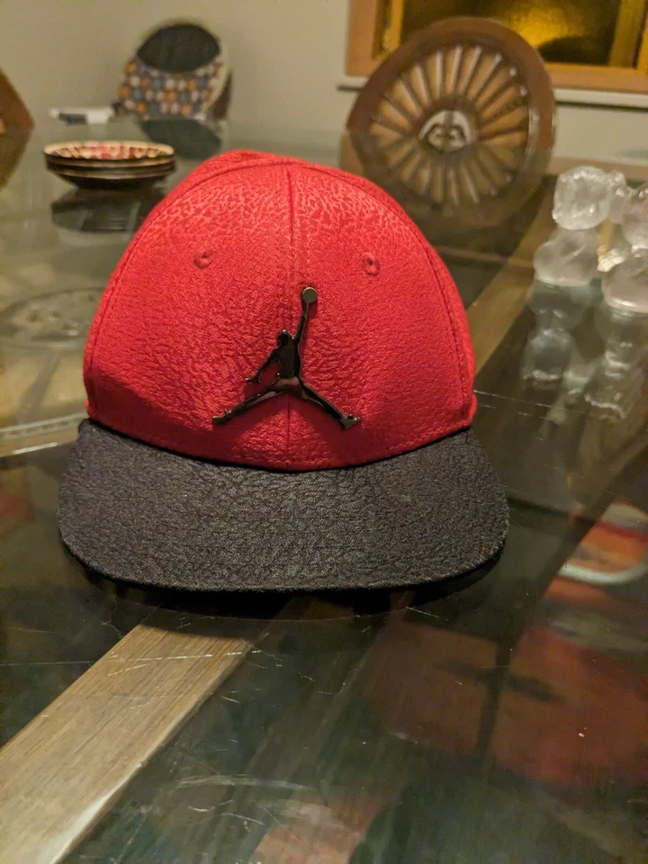 婴儿红色黑色和灰色乔丹帽子迈克尔乔丹帽子 — 第 4/4 张图片