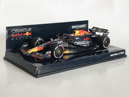 Minichamps 410240101 Red Bull RB20 Max Verstappen #1 F1 World Champion 2024 1:43 - Picture 6 of 24