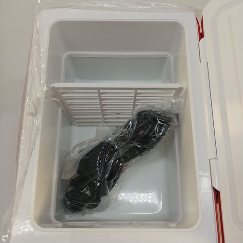 Frigidaire 6 Can/4L Mini Personal Retro Fridge Cooler - Red - New Open Box - Picture 4 of 13