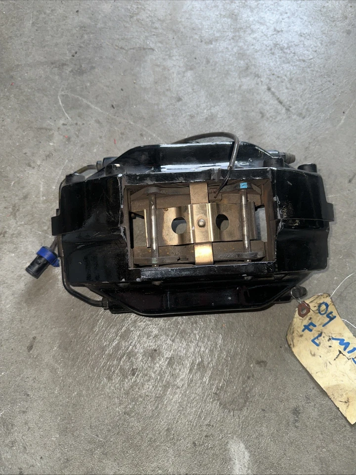 02-07 Pinza de freno delantera izquierda Maserati Coupe 4200 M138 OEM Foto 2 de 3