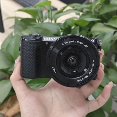 Sony Alpha a5000 Digital Camera 20.1 MP Flip Screen Selfie Cam w