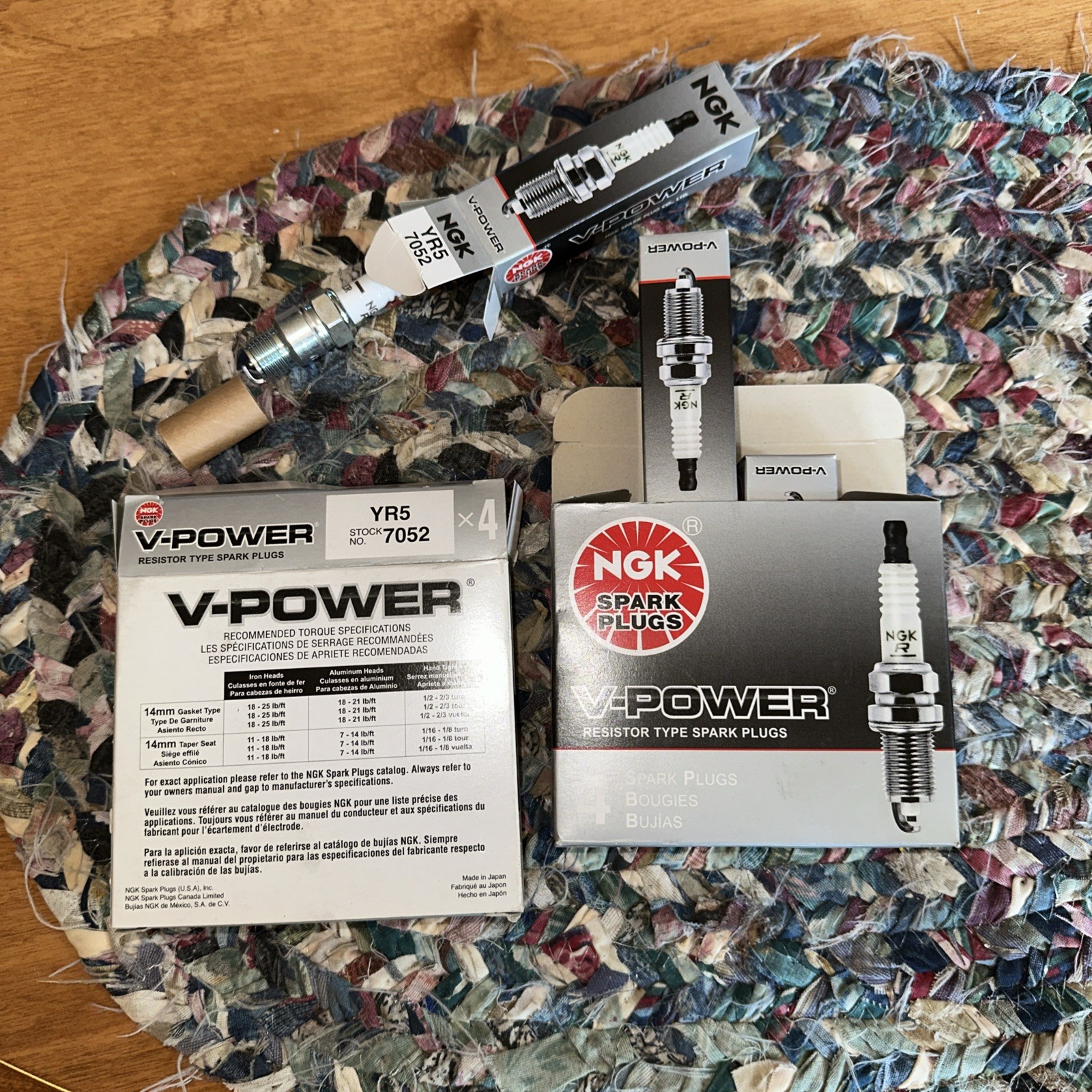 Set of 8 Genuine NGK 7052 YR5 V-Power Spark Plugs