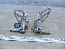 2000 Honda CBR600 F4 H20869) left and right front foot pegs set with brackets 