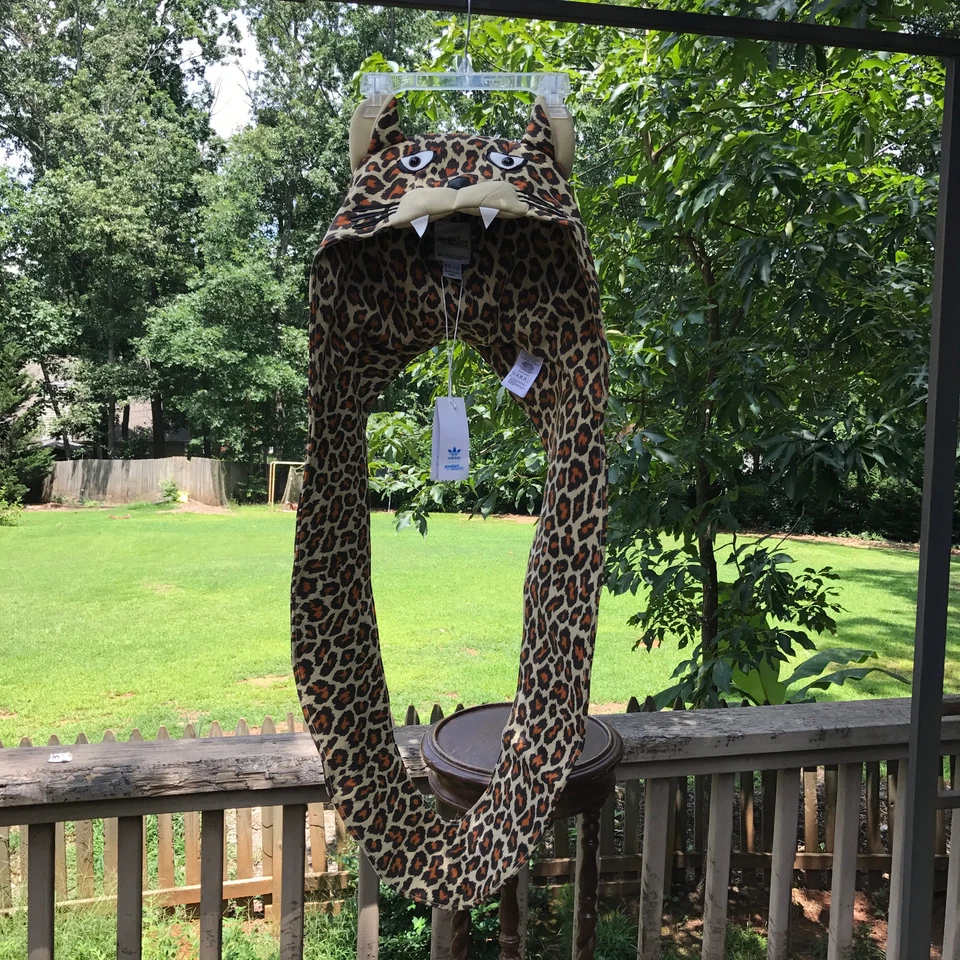 NUEVO Adidas Originales ObyO Jeremy Scott JS Leopardo Capucha Snood Bufanda Chal Z33096 Foto 2 de 4