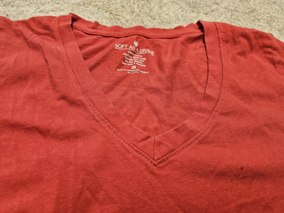 Chicago Blackhawks NHL Women's V-neck T-shirt Size S Soft As A Grape - Image 3 of 4