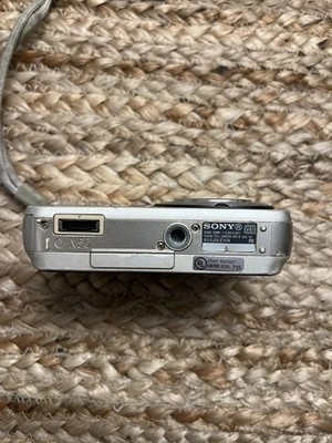 Sony Cyber-shot DSC-N2 Digital Camera 10.1MP 3x Optical Zoom CCD