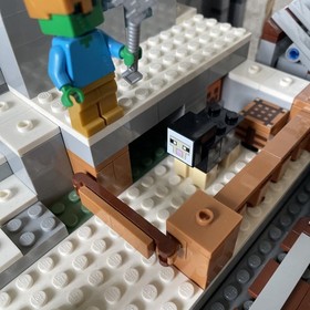 LEGO Minecraft: The Mountain Cave (21137) 100% Complete W/ Box & Manual