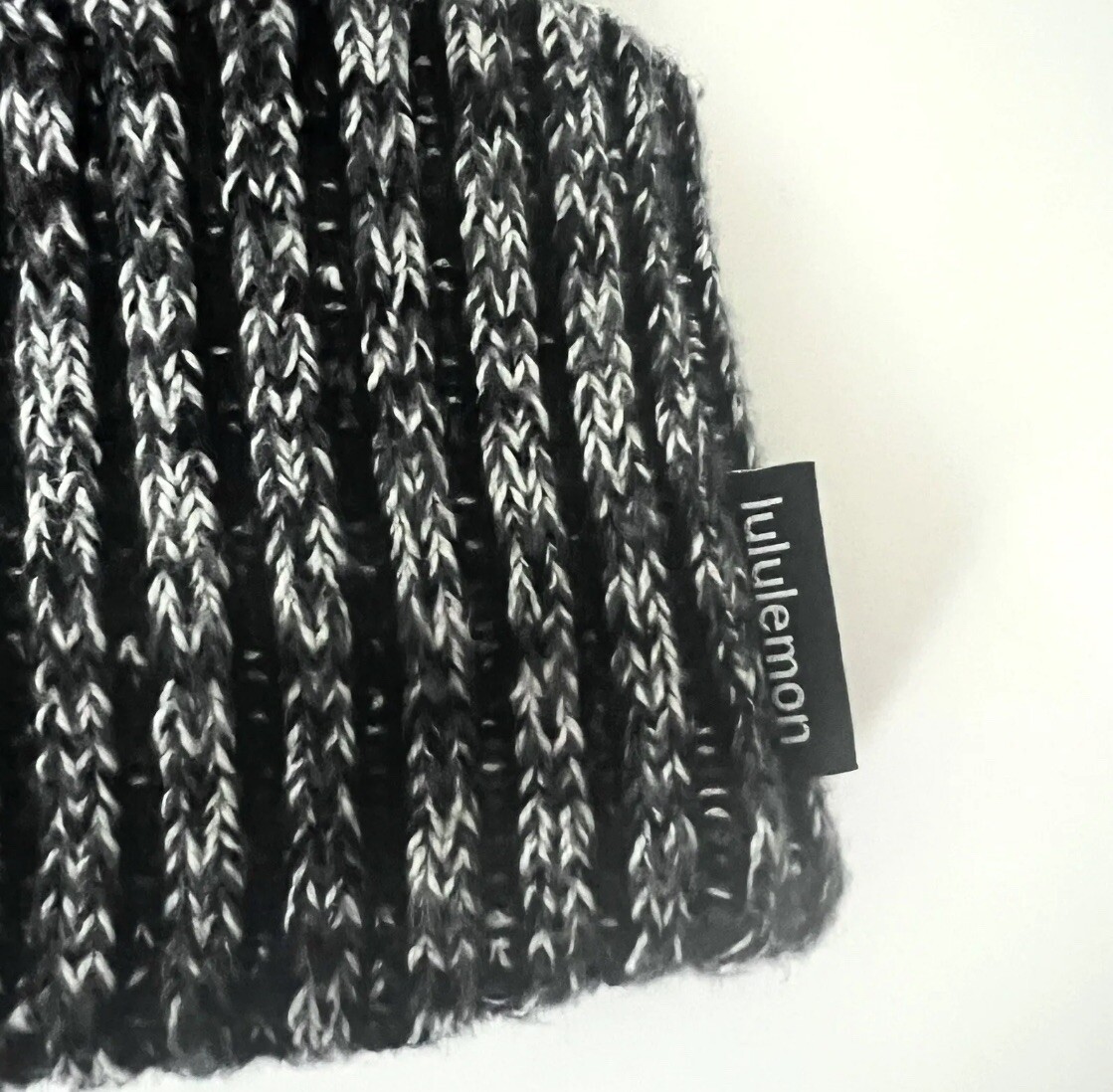 Lululemon Womens Textured Fleece-Lined Knit Beanie
Black / Grey / White / Black Lululemon Womens Textured Fleece-Lined Knit Beanie - Black  main image 4