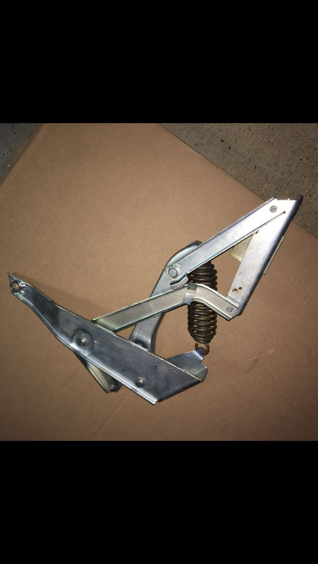 NOS - Rolls-Royce, Bentley 1981-1998 Hood Hinge Assembly Left New OEM  UB79950