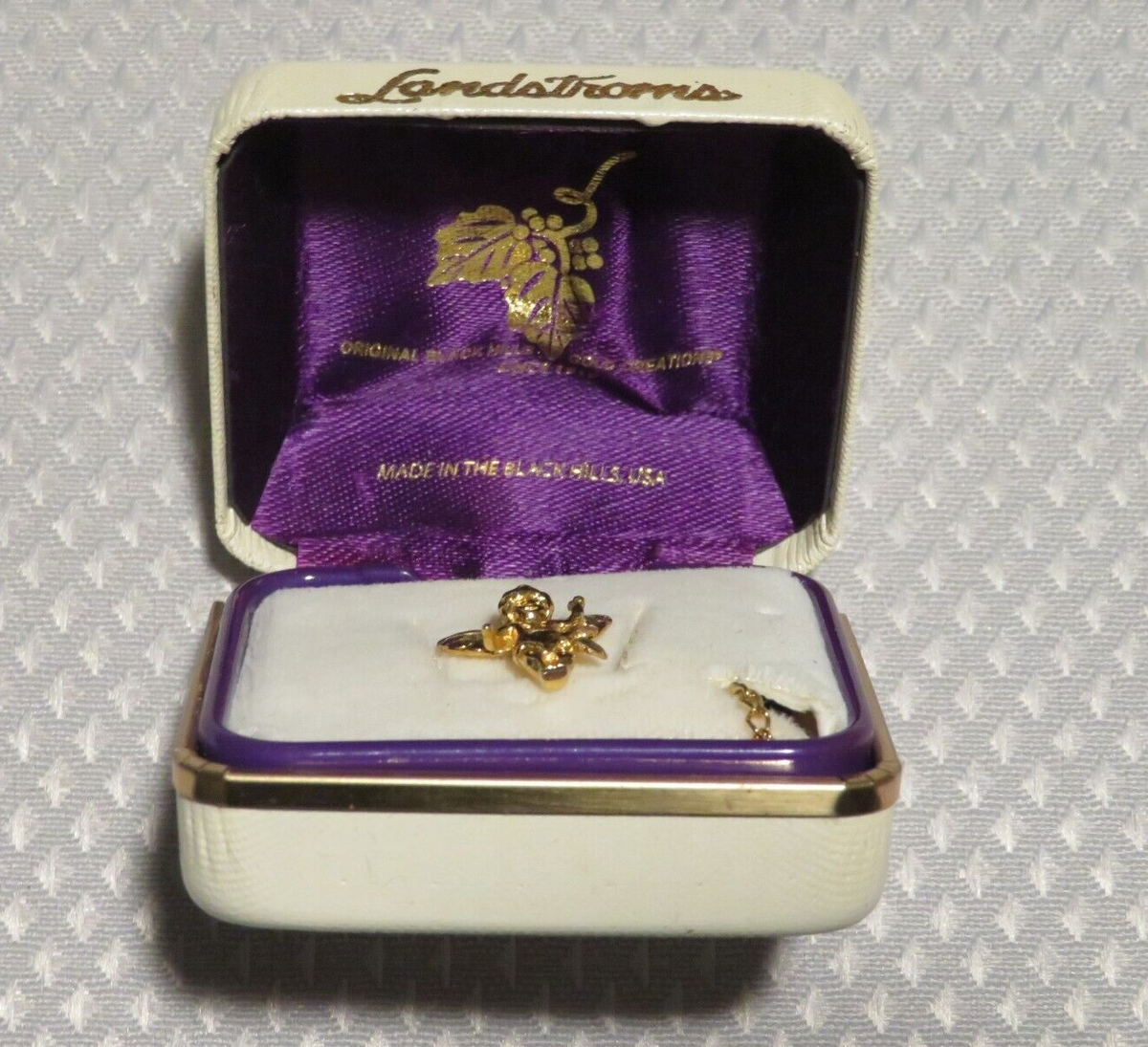 ANGEL Vintage 2007 Gold 未開封 箱付 キーホルダー付 Landstrom's Black Hills Gold Cherub Guardian Angle Tie Tack pin