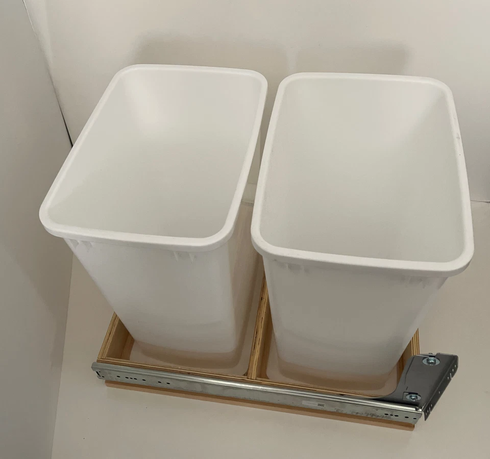 Rev-A-Shelf 4WCTM-18DM2-419-FL Doble 35 Qt Montaje Superior Contenedor de Residuos Marco de Madera Foto 2 de 4