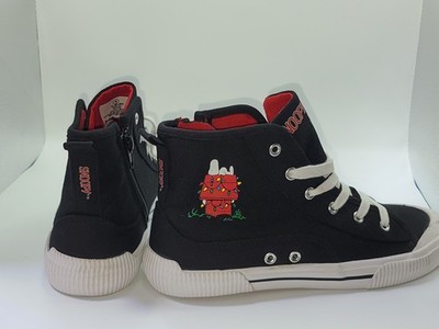 A Charlie Brown Xmas-Snoopy Shoes -size 4- See Photos For Measurements.
