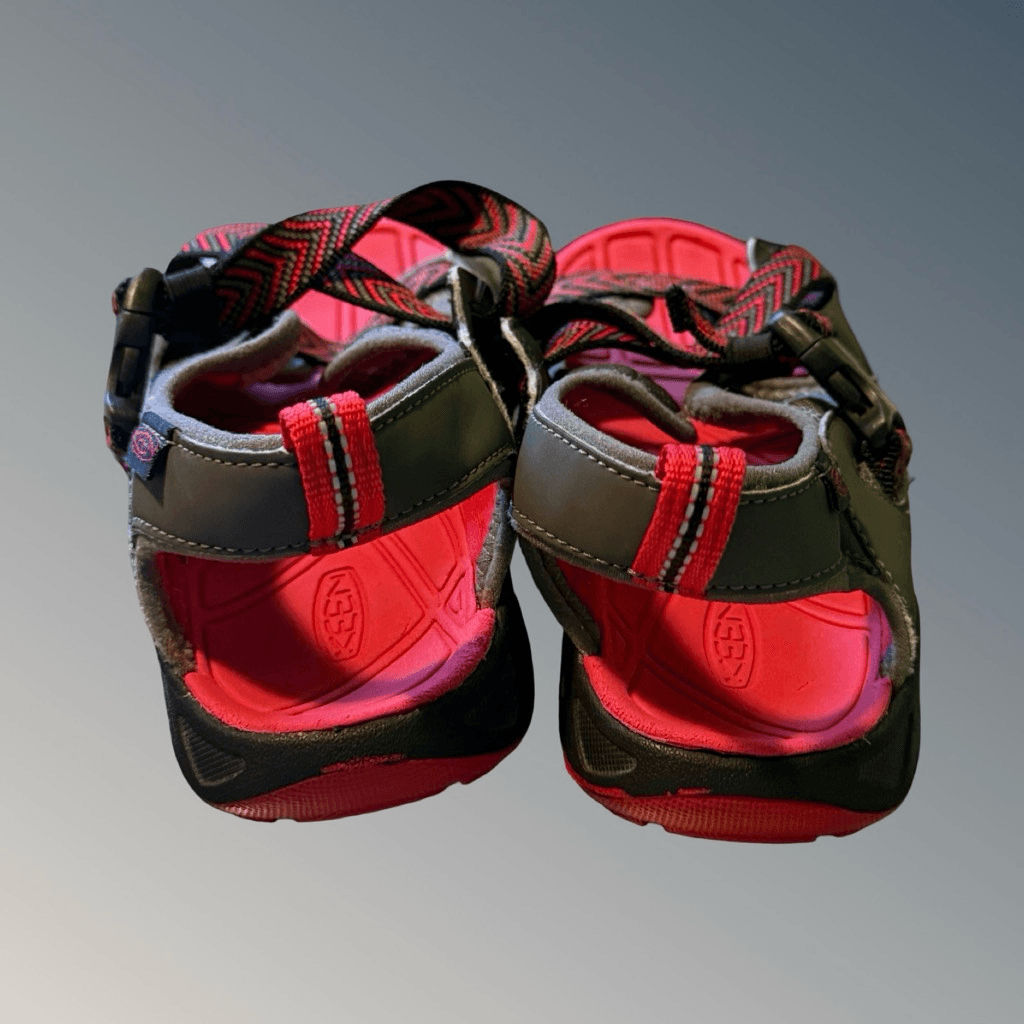 Sandali Keen Big Kids Rock Iguana Nastro Rosso Gargoyle Taglia 3