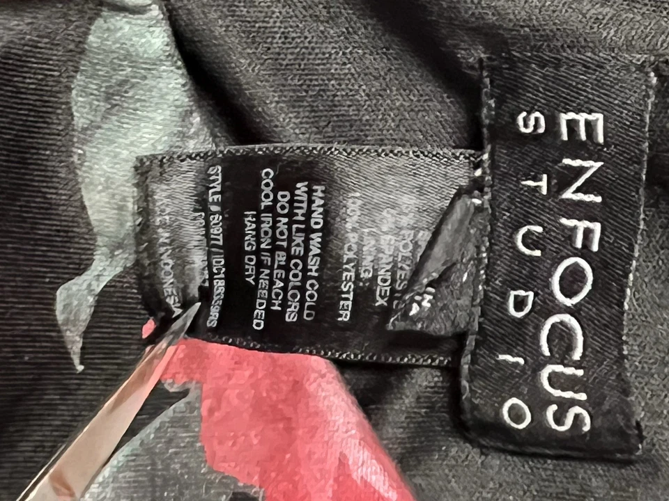 Elegante vestido ceñido al cuerpo negro brillante floral negro Enfocus Studio para mujer talla 4 Foto 3 de 4