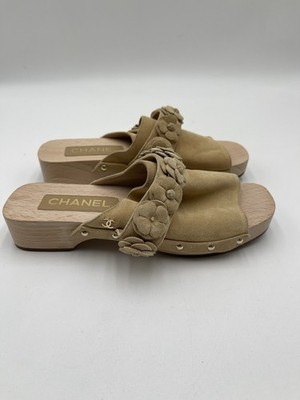 Women s Chanel 22P camellia accent Flower clogs in beige Suede Size 38