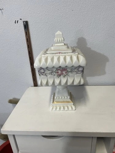 Vintage Westmoreland Milk Glass Roses & Bows Wedding Bowl w/ Lid  Tag & sticker