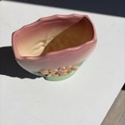 Antique Hull Water Lily pillow vase L6-6 1/2, 6.5 inches tall — photo 4
