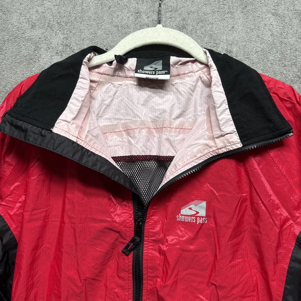 Chaqueta de ciclismo Showers Pass para hombre M roja impermeable cortavientos reflectante ventilada Foto 2 de 4
