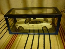Autoart 1/18 Maserati Quattroporte GTS White