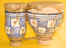 Bonghi marocchini ceramica dipinta a mano capra nascondi tamburi metà secolo vintage