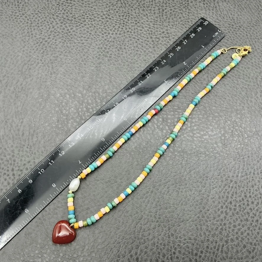 Collar Madewell Pastel Multicolor Cuentas Corazón Colgante Tono Dorado Ajustable Foto 3 de 4