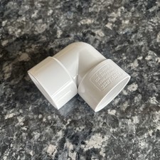 Coude de tuyau en plastique 40 mm. Blanc. Neuf..