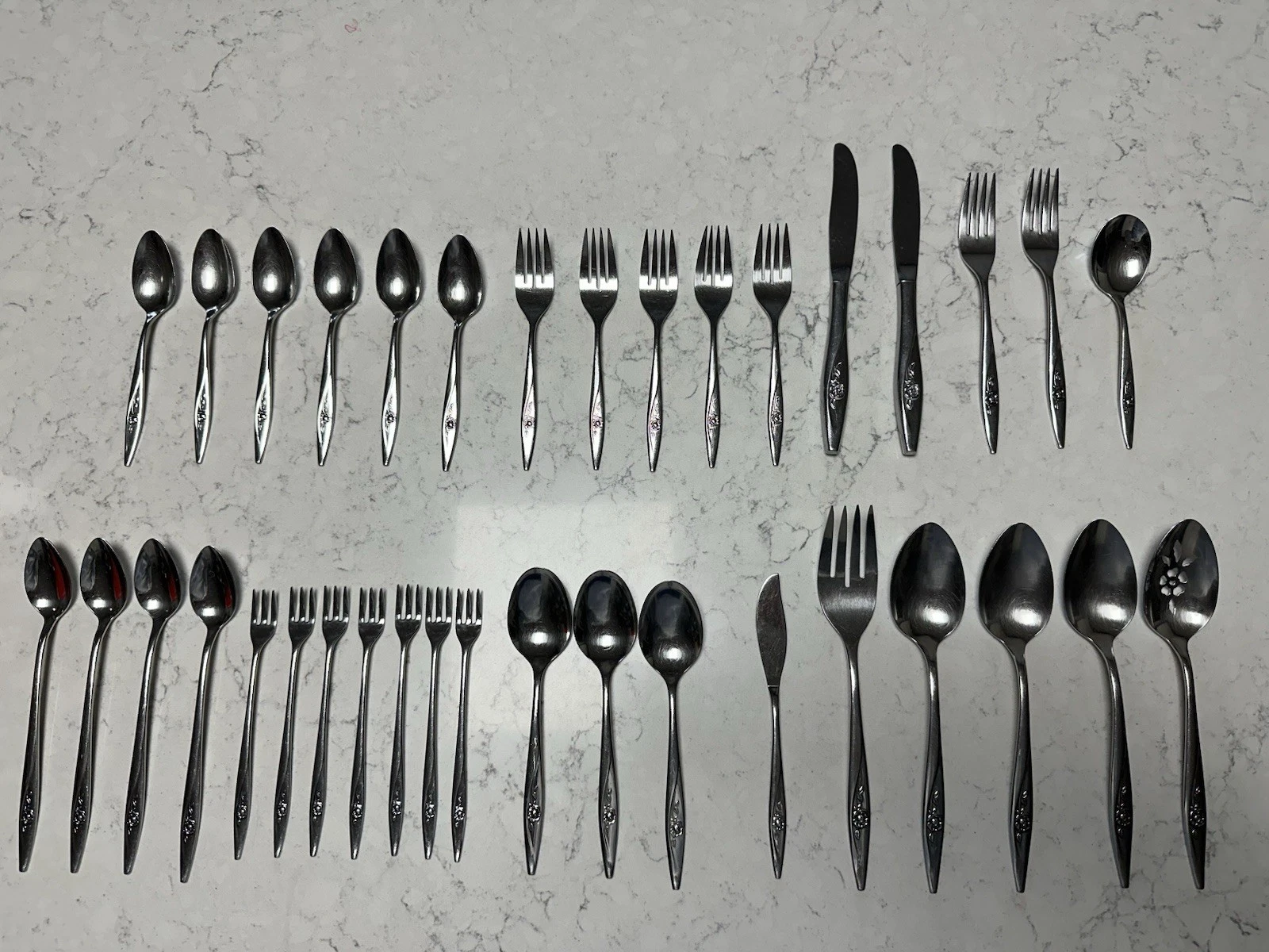 Oneida Deluxe Lasting Rose 36-Pc Stainless Flatware Set w/ Serving Utensils USA