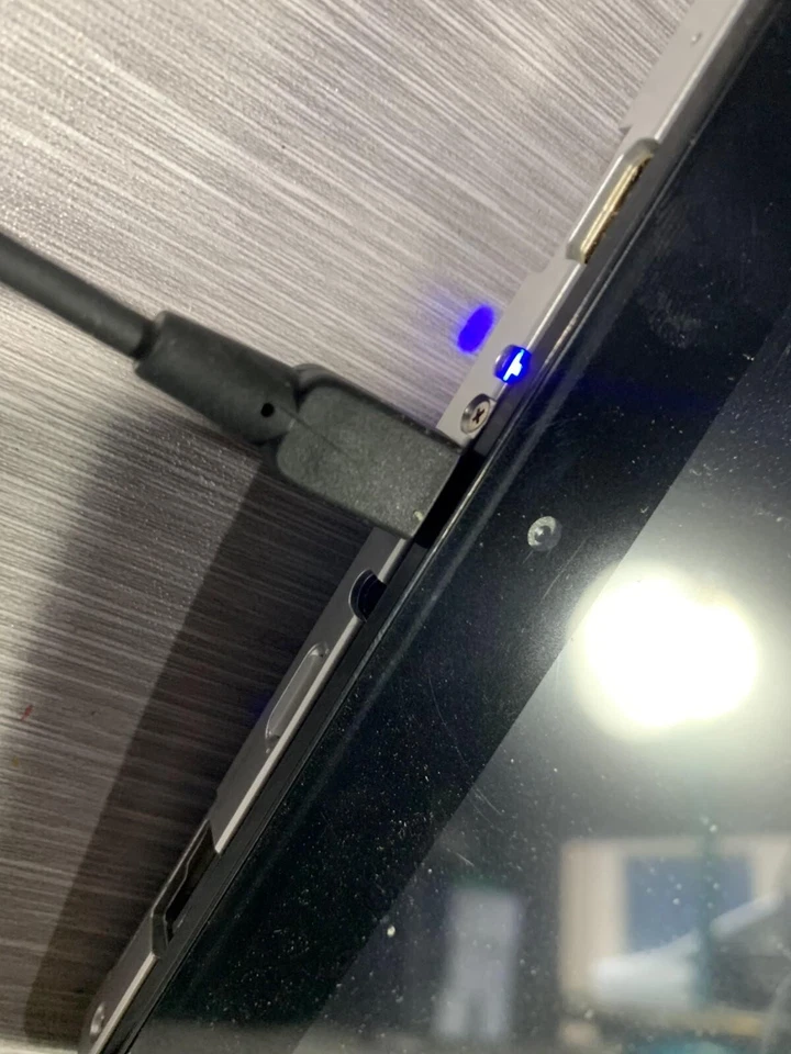 Tablet RCA Cambio W101SA23 2 en 1 plateada pantalla de 10,1" cámara incorporada para piezas Foto 2 de 4