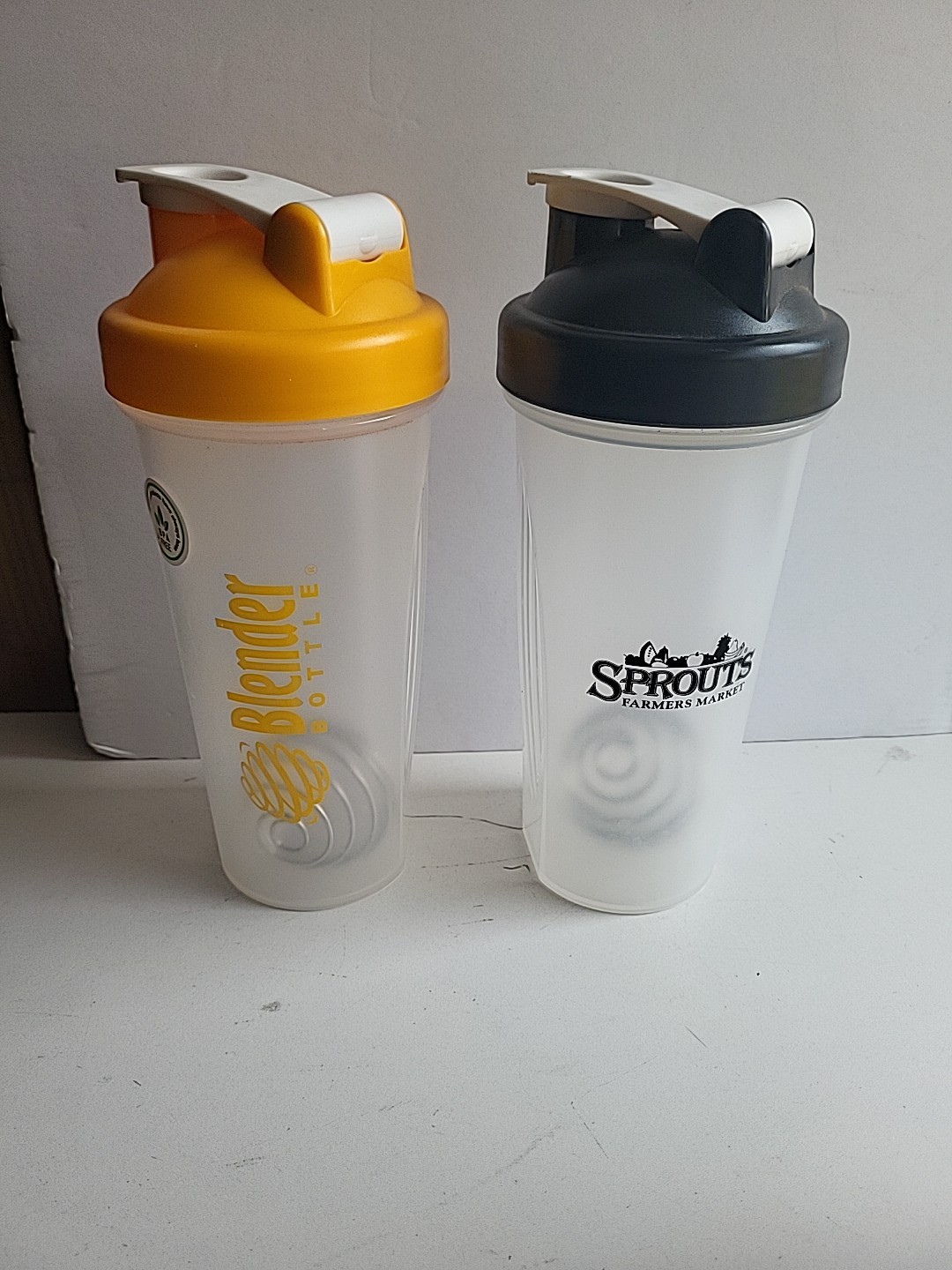2 Pack Blender Bottle Classic 20 oz. Shaker Mixer Cup with L