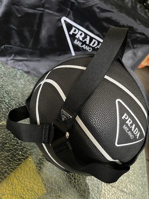 Prada Basketball mit Trageriemen Größe 7