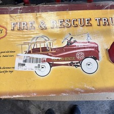 NIB InSTEP Fire Truck Pedal Car Engine 7 Fire And Rescue 14-PC300 Pacific Cycle