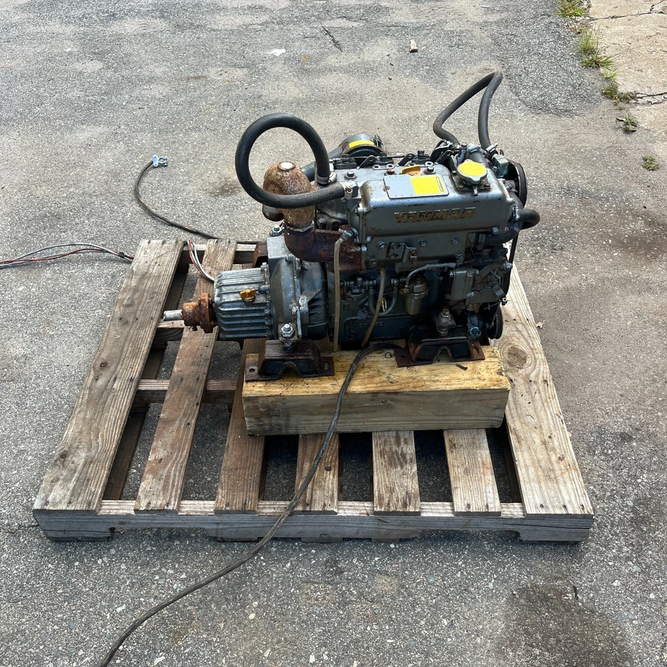 YANMAR - 3GM30F 3 缸船用柴油发动机带齿轮和面板 — 第 2/4 张图片