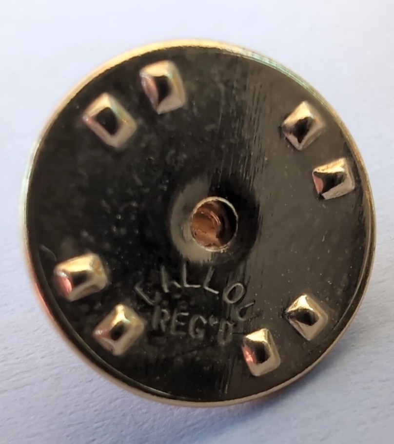 Broche Pin's YSL Monogramme Yves Saint Laurent Métal Doré 