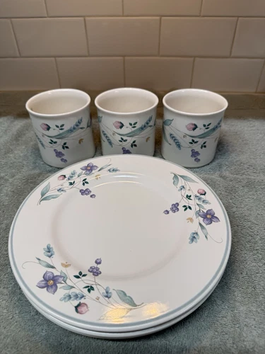 Vintage Pfaltzgraff April Pattern Salad Plates And Mugs Stoneware