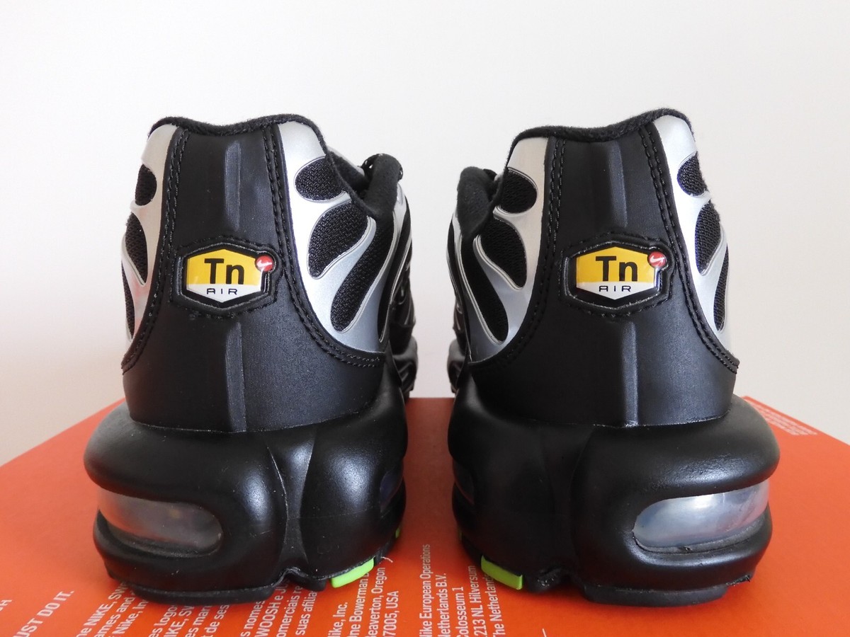 NIKE AIR MAX PLUS F22 BLACK-SILVER-GREEN STRIKE SZ 8.5 NIKE AIR MAX PLUS F22 BLACK-SILVER-GREEN STRIKE SZ 8.5