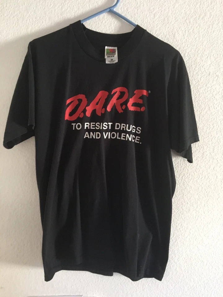 Atrévete a resistir las drogas y la violencia de colección Talla L Negro Mejor Etiqueta Fruta del Telar EE. UU. Foto 4 de 4