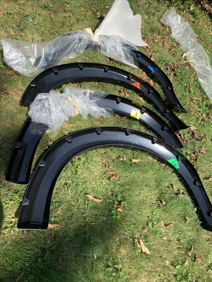 Lund F-250 read RX313S Rivet Style 4Pc Fender Flares 2008-2010 F-350 Pick Up** Foto 2 de 4